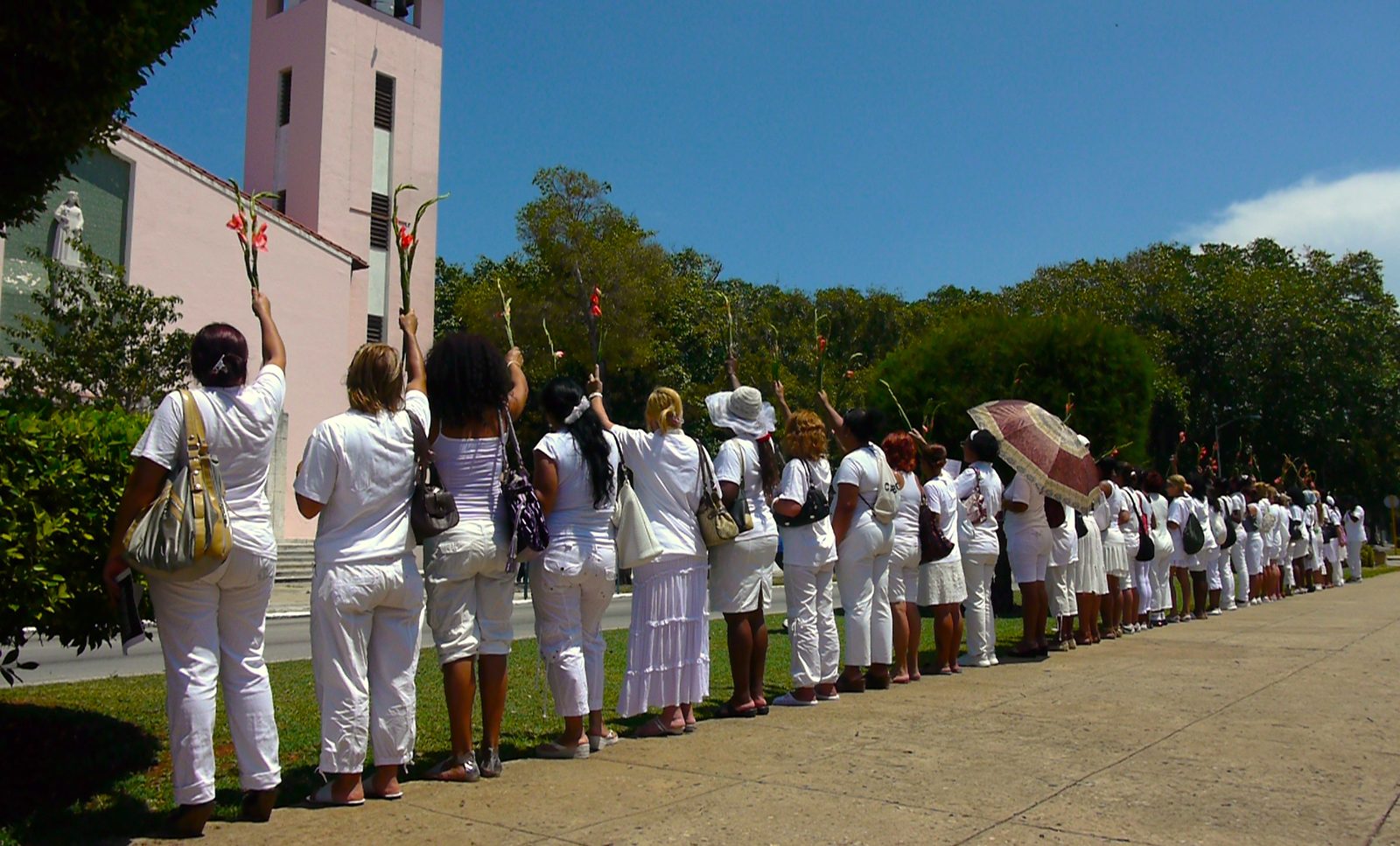 Damas de Blanco en su marcha dominical tras la misa en la iglesia de Santa Rita, La Habana, 29 de abril de 2012.
